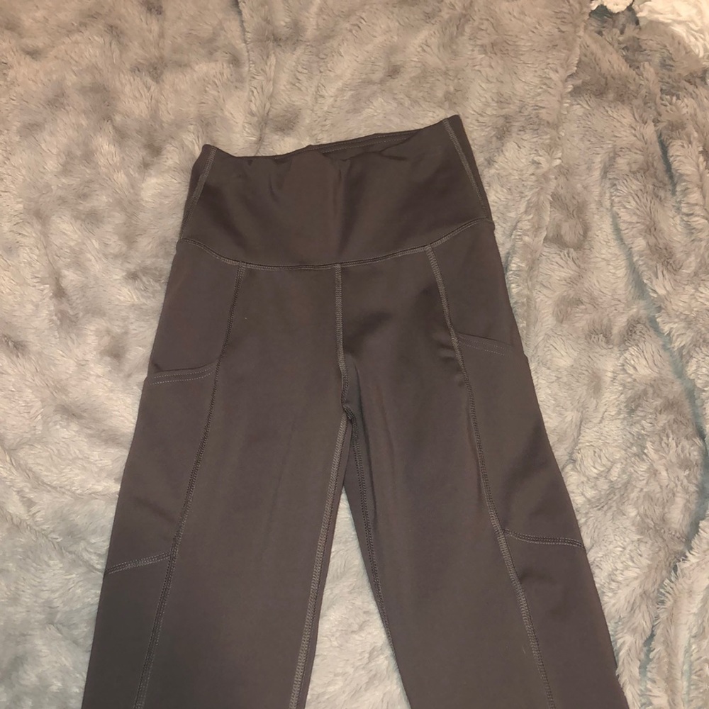These are grey size xs American eagle leggings